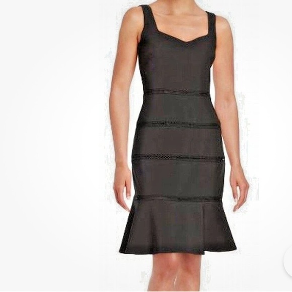 NWT Badgley Mischka~Black Crepe Crochet Seams Flounce Sheath Party Dress size 4 - Picture 1 of 8